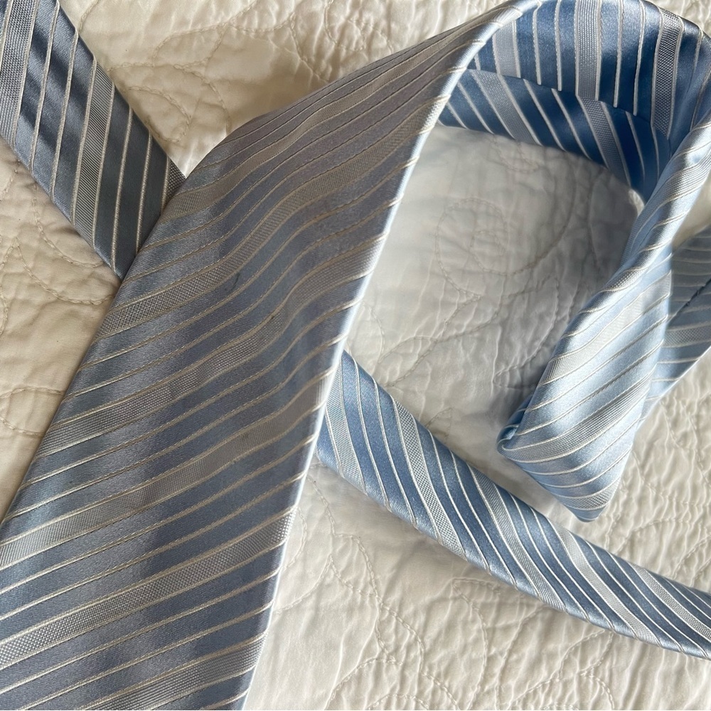 HUGO BOSS MEN'S TIE BLUE/STRIPED WIDTH: 3.3/8" LENGTH: 59" .